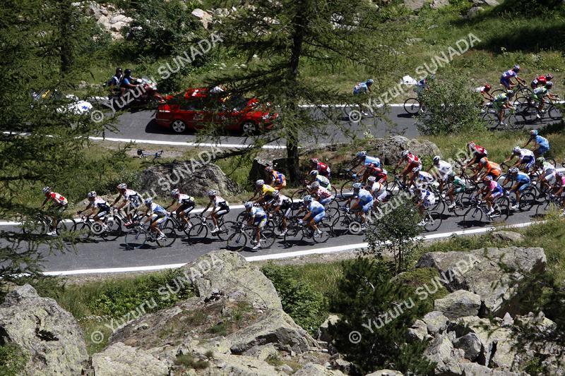 Peloton on Col de la Lombarde003p.jpg